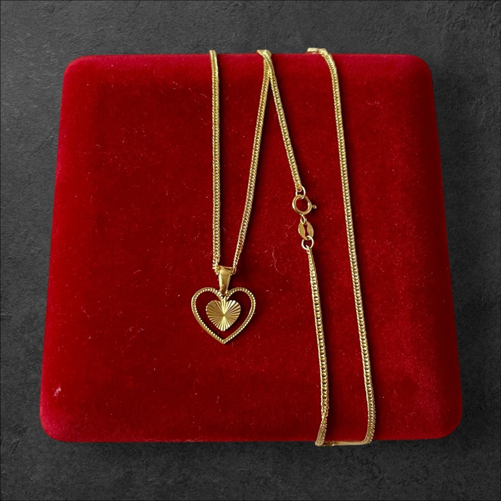 Gold Heart Pendant Necklace